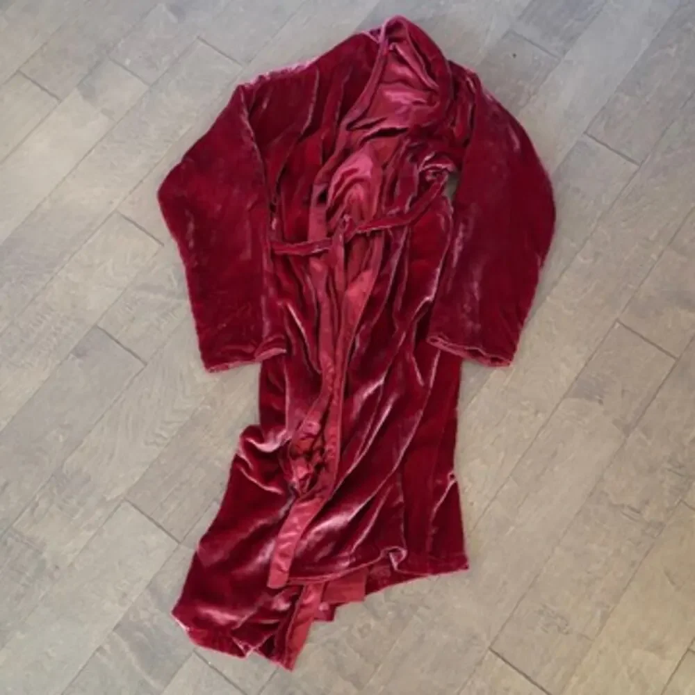Giraffe At Home Long Sleeve Pullover Velvet Robe Maroon Womens OS